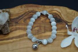 bracelet with white opal beads