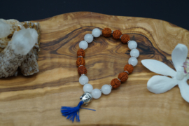 armband met witte opaal en rudraksha kralen