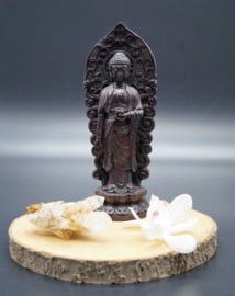 Staande Boeddha op lotusbloem