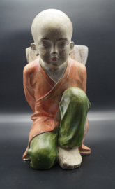 Knealing monk 35 cm