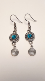 Zilveren oorbellen met zeeblauwe accenten