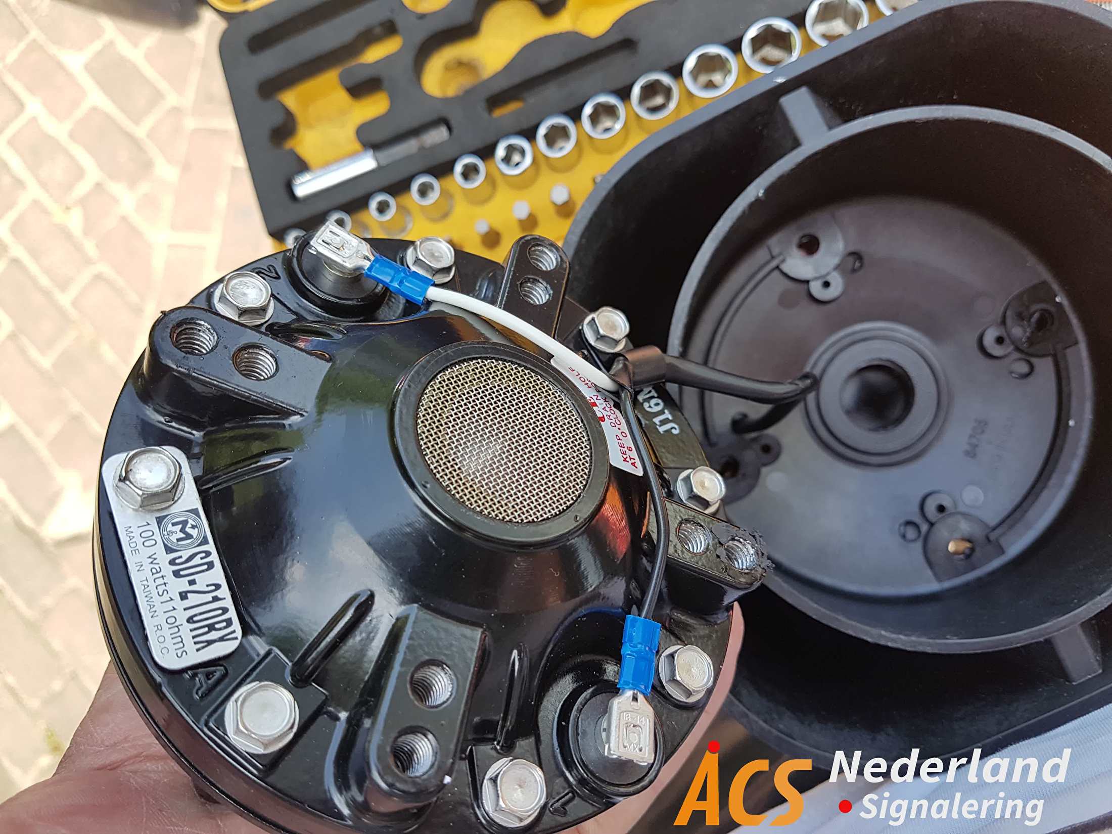 ACS Nederland Whelen speaker onderhoud ACS Nederland Whelen speaker onderhoud