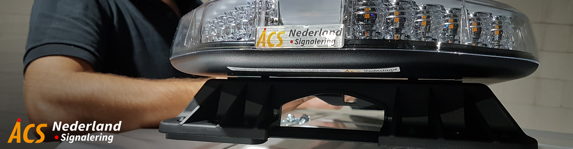 Plaatsen lichtbalk ACS Nederland Plaatsen lichtbalk ACS Nederland