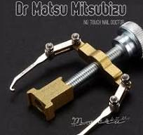 DR. MATSU MITSUBIZU LISSAGE D'ONGLES SANS TOUCHE / LISSAGE D'ONGLES