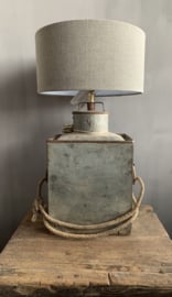 Aura Peeperkorn Iron Lamp