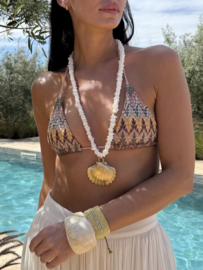 Coral necklace shell