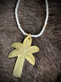 Palm necklace