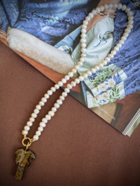 Pearl necklace