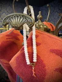 Coral necklace white