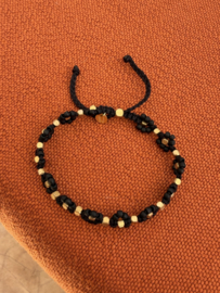 Floral bracelet black