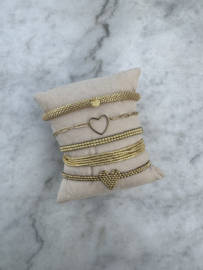 Flirty bracelet