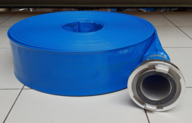 Plat oprolbare blauwe PVC afvoerslang | waterpompslang | bouwslang | diameter 2,5" - 63 mm - DN 65 | ROL = 100 METER | € 2,55 per meter