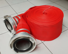 Brandslang STANDAARD plat oprolbaar rood + coating (slijtvaster) | 1" - 25 mm x 60 meter + Storz NOK / NA 31 (Storz D)