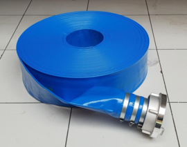 Plat oprolbare blauwe PVC afvoerslang | waterpompslang | bouwslang diameter 90 mm | ROL = 50 METER | € 4,95 per meter