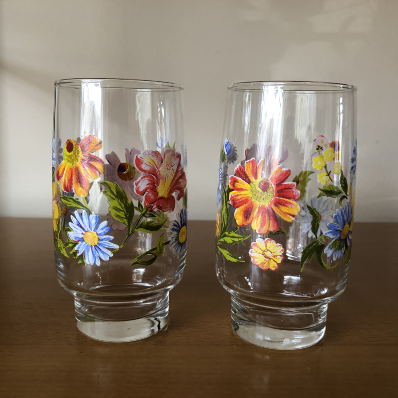 rijstwijn Leraar op school Huisdieren 2 vintage glazen met bloemen | Glazen | Tres' Vintage