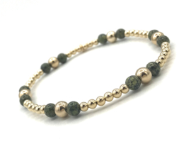 Armband Zuzanne met real gold plated balletjes en mosgroene jade