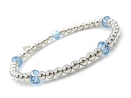 Armband Elyn met licht blauw Swarovski crystal en Sterling zilveren balletjes