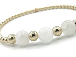 Armband Mika met witte maansteen en real gold plated balletjes