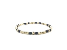 Armband Malou met real gold plated balletjes en zwarte ovale pareltjes