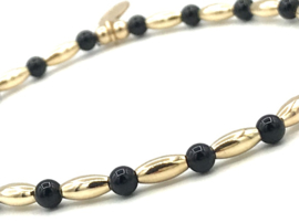 Armband Kaylee met ovale real gold plated balletjes en zwarte onyx edelstenen