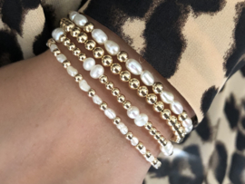 Armband Meyra met ovale zoetwaterparels en real gold plated balletjes