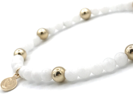 Armband Hanna met witte jade edelsteen en real gold plated balletjes