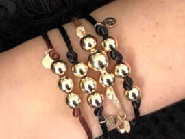 Armband Silk zwart met 3 real gold plated balletjes op satijnkoord