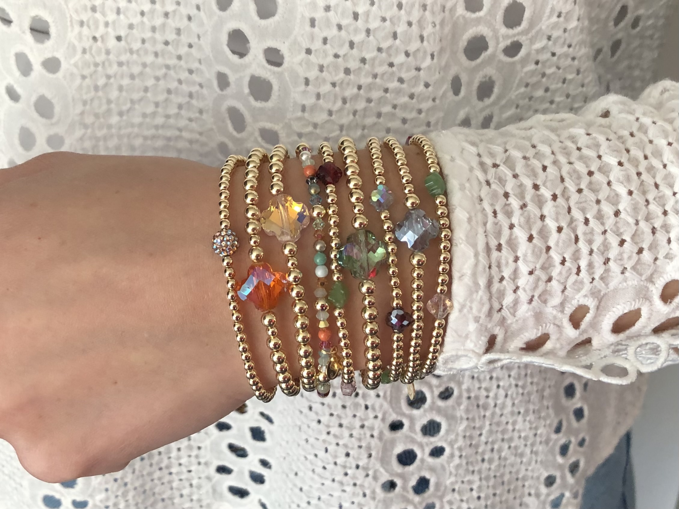 Armband Rabia green met real gold plated bolletjes en groen klavertje