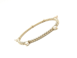 Armband Jolie met real gold plated balletjes en witte zoetwaterpareltjes