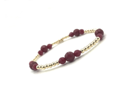 Armband Asiya met real gold plated bolletjes en facet geslepen bordeaux rood chalcedoon edelsteen
