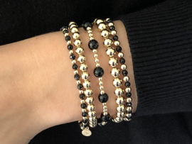 Armband Silke met real gold plated balletjes en facet geslepen onyx