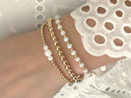 Armband Lenne met real gold plated balletjes en witte jade edelsteen