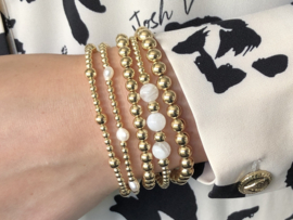 Armband Mika met witte maansteen en real gold plated balletjes