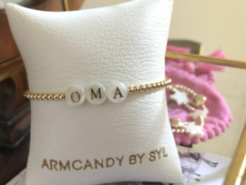 Armband Oma met real gold plated balletjes en luxe parelmoer letters
