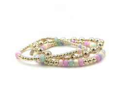 Armband Elodie met luxe parelmoer wieltjes en goudkleurige real gold plated bolletjes