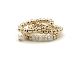 Stretch ring Jolie met real gold plated balletjes en wit zoetwaterpareltje