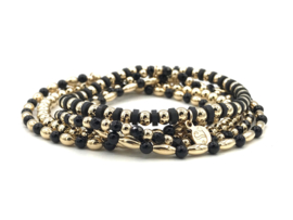 Armband Kaat met ovale real gold plated balletjes en zwarte onyx edelstenen