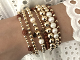 Armband Melisa met real gold plated balletjes en camelkleurige goudsteen