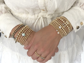 Armband Lina met real gold plated balletjes en parelmoer klavertje