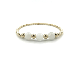 Armband Mika met witte maansteen en real gold plated balletjes