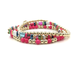 Armband Seline met real gold plated balletjes en neon roze shell