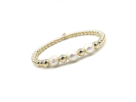 Armband Inara met zoetwaterparels en real gold plated balletjes