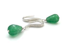 Sterling zilveren oorbellen met groene jade edelsteen en zirkonia