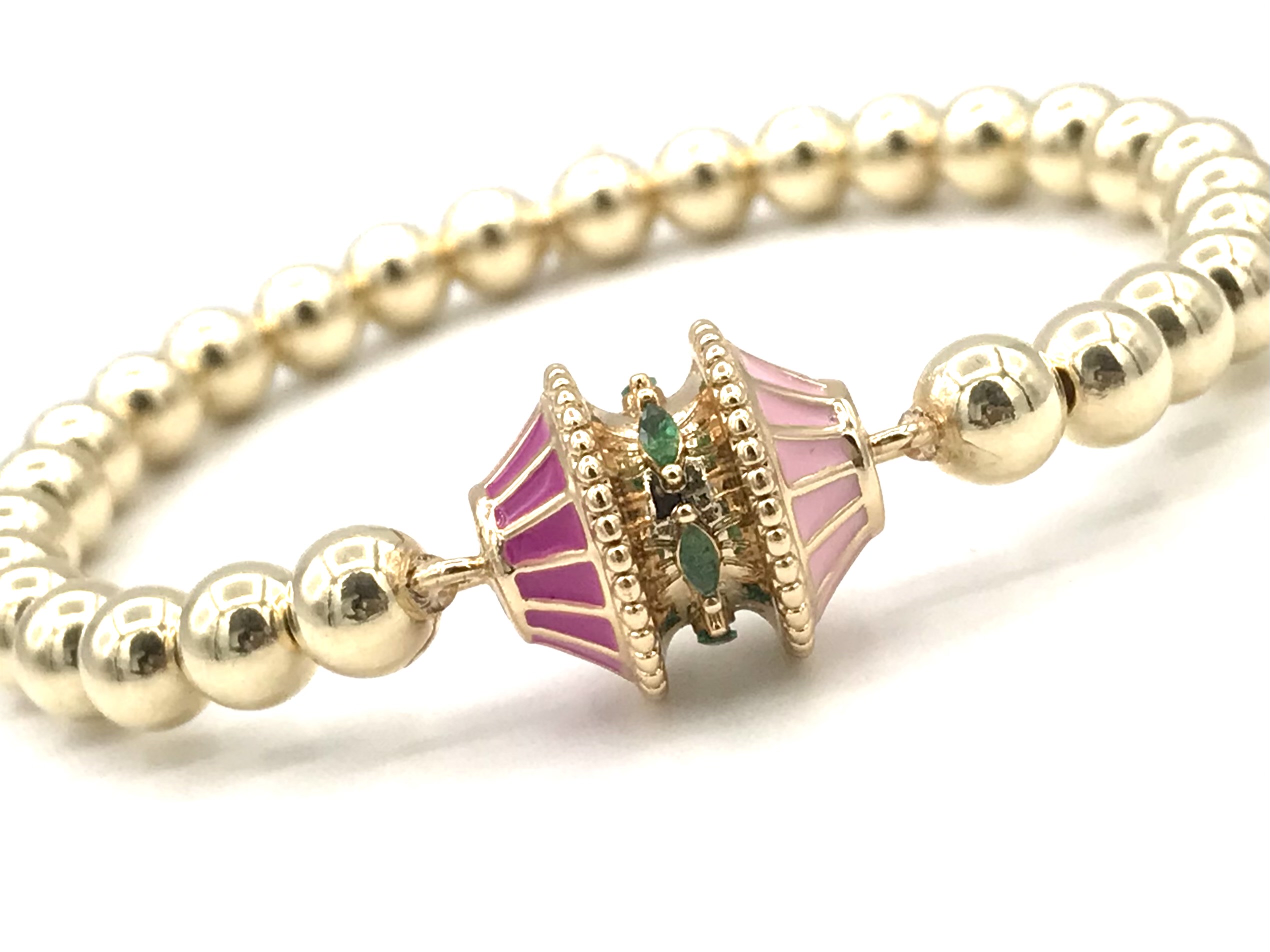 Armband Fee met real gold plated balletjes en gekleurd tussenstukje