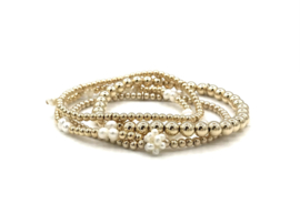 Armband Mina met real gold plated balletjes en witte zoetwaterparels