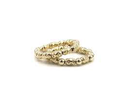 Stretch ring Kira met ovale gehamerde en real gold plated balletjes