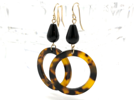 Oorbellen real gold plated met resin ringen en zwarte onyx edelsteen