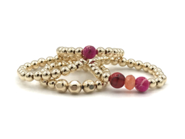 Stretch ring Puk met real gold plated balletjes en roze edelsteen