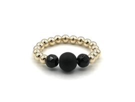 Stretch ring Cato met real gold plated balletjes en zwarte onyx edelsteen