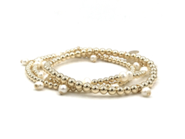 Armband Jolie met real gold plated balletjes en witte zoetwaterpareltjes